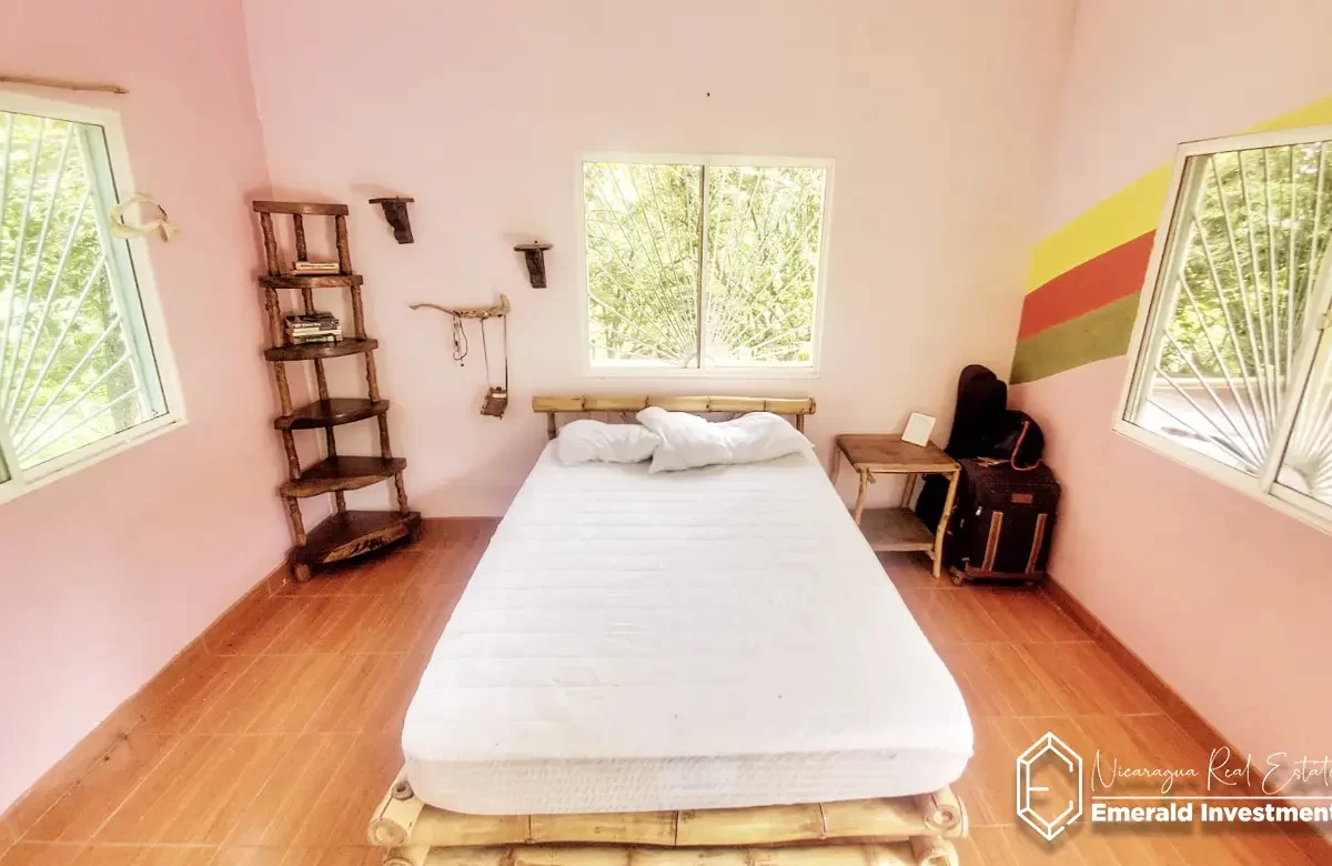 Casa con Lote en Playa Gigante Casa Victoria