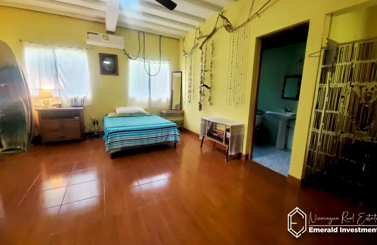 Casa con Lote en Playa Gigante Casa Victoria