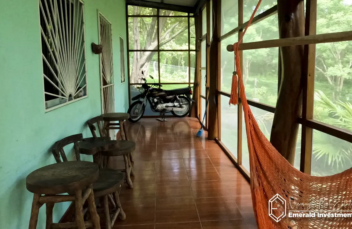 Casa con Lote en Playa Gigante Casa Victoria