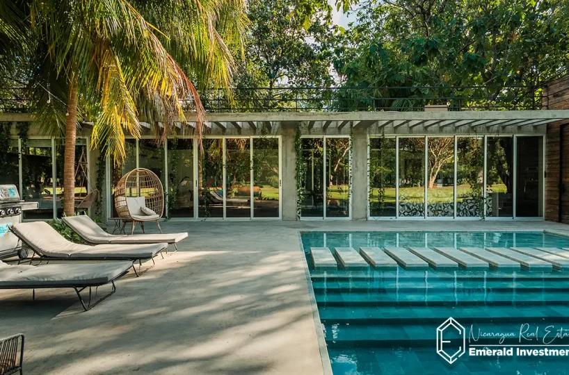Casa Teka - Luxury Tropical Villa in Hacienda Iguana