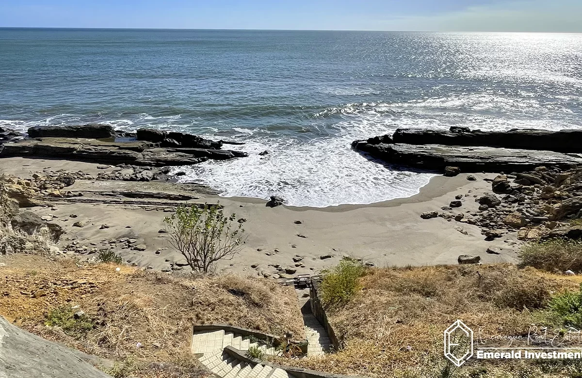 Beachfront-House-at-Playa-Casares-in-Carazo