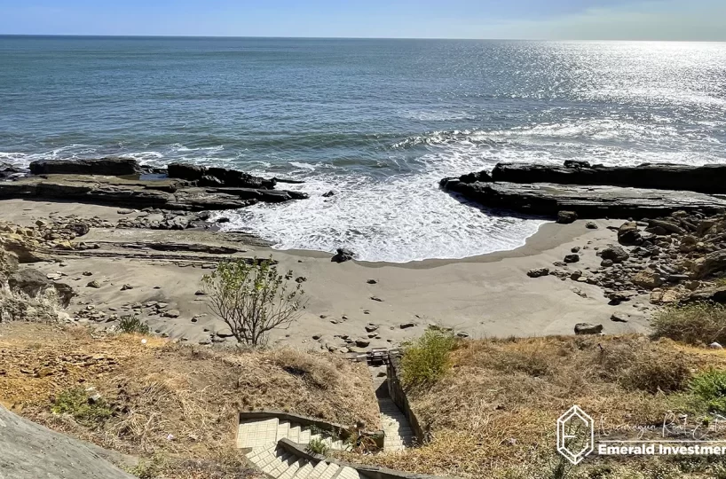 Beachfront-House-at-Playa-Casares-in-Carazo