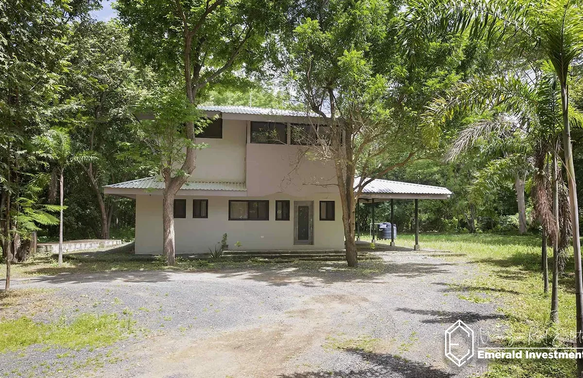 Modern two-story home in Hacienda Iguana | Whale House