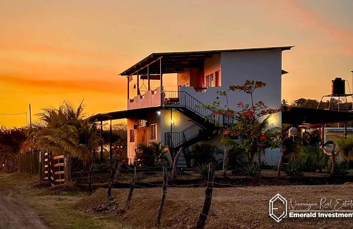 Surf House Near Playa Santana & Popoyo – Rain & Sunshine Surf House