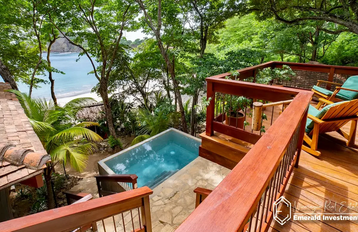 Beachfront Villa For Sale in Redonda Bay | Villa Urraca