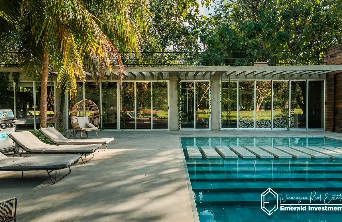 Casa Teka - Luxury Tropical Villa in Hacienda Iguana