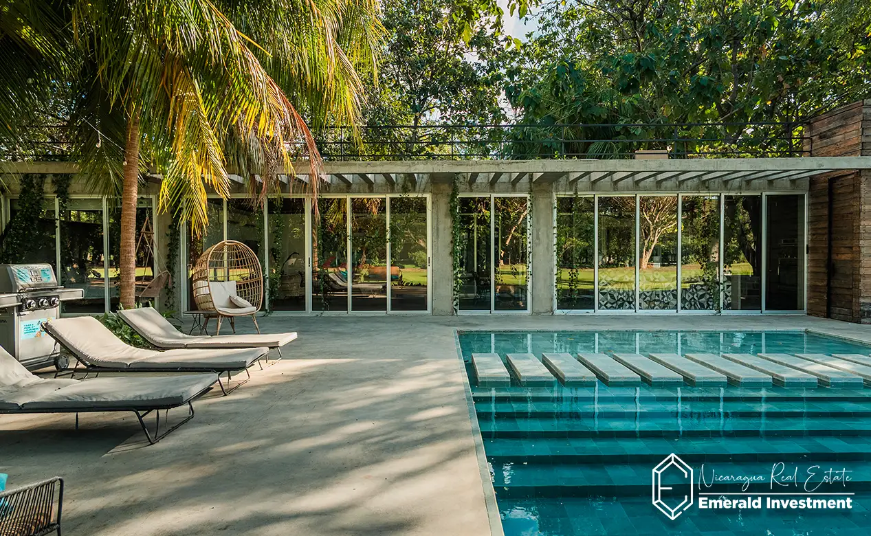 Casa Teka - Luxury Tropical Villa in Hacienda Iguana